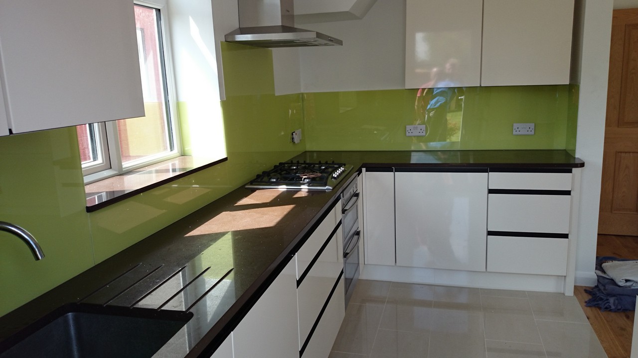 Lime green glass kitchen splashback installed by South Lambeth glaziers